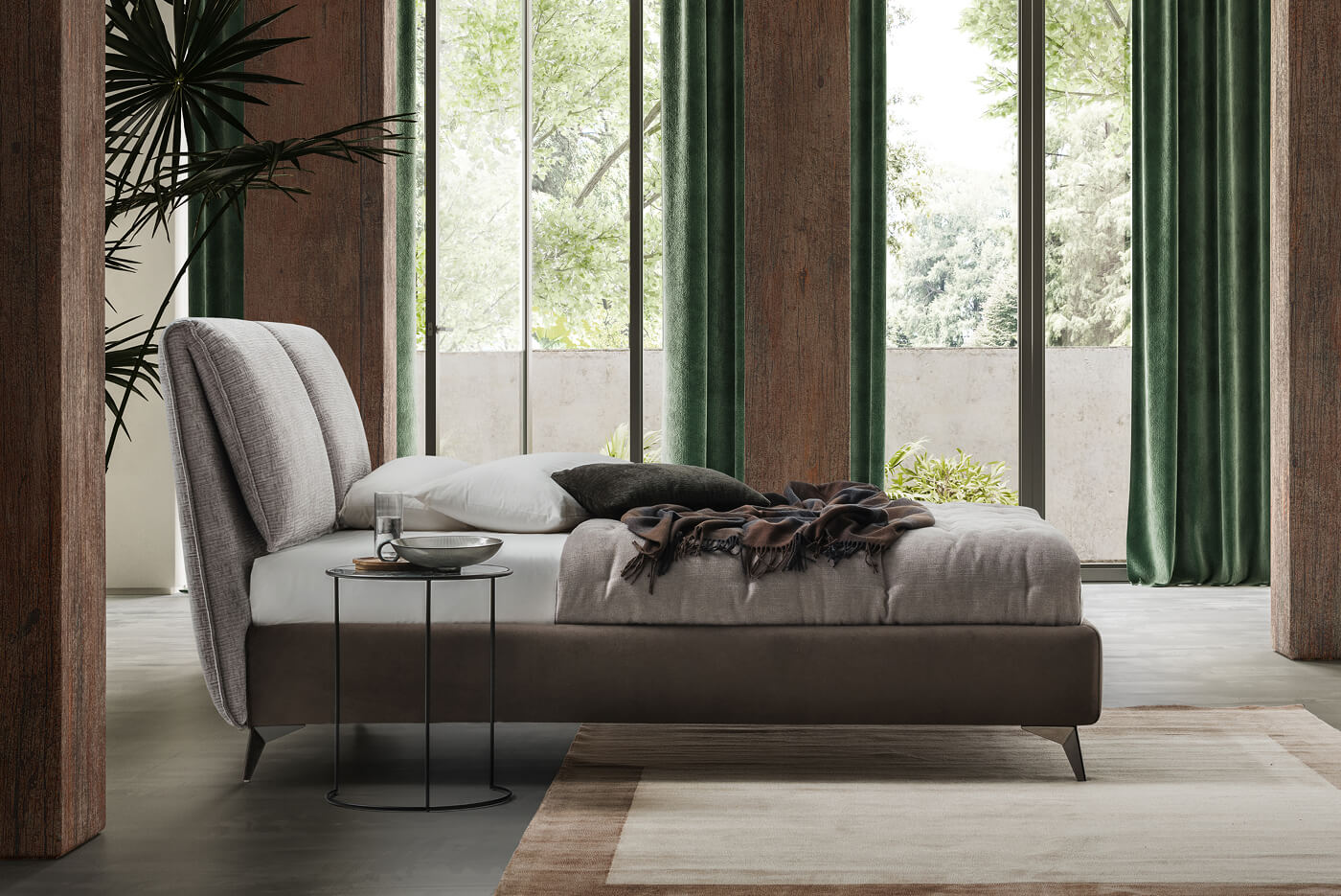 Letto bicolor grigio e marrone con testiera composta da cuscini decorativi per maggiore comfort